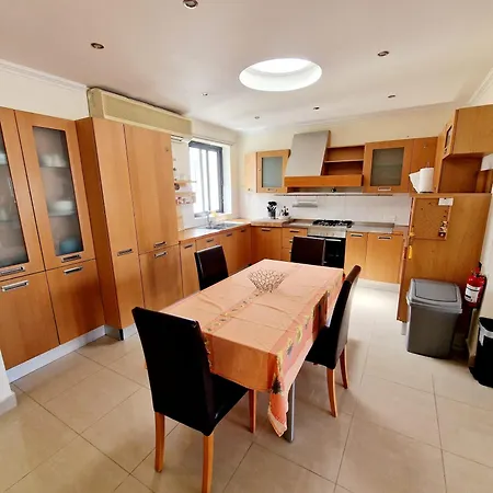 Spacious Central Penthouse * Sliema